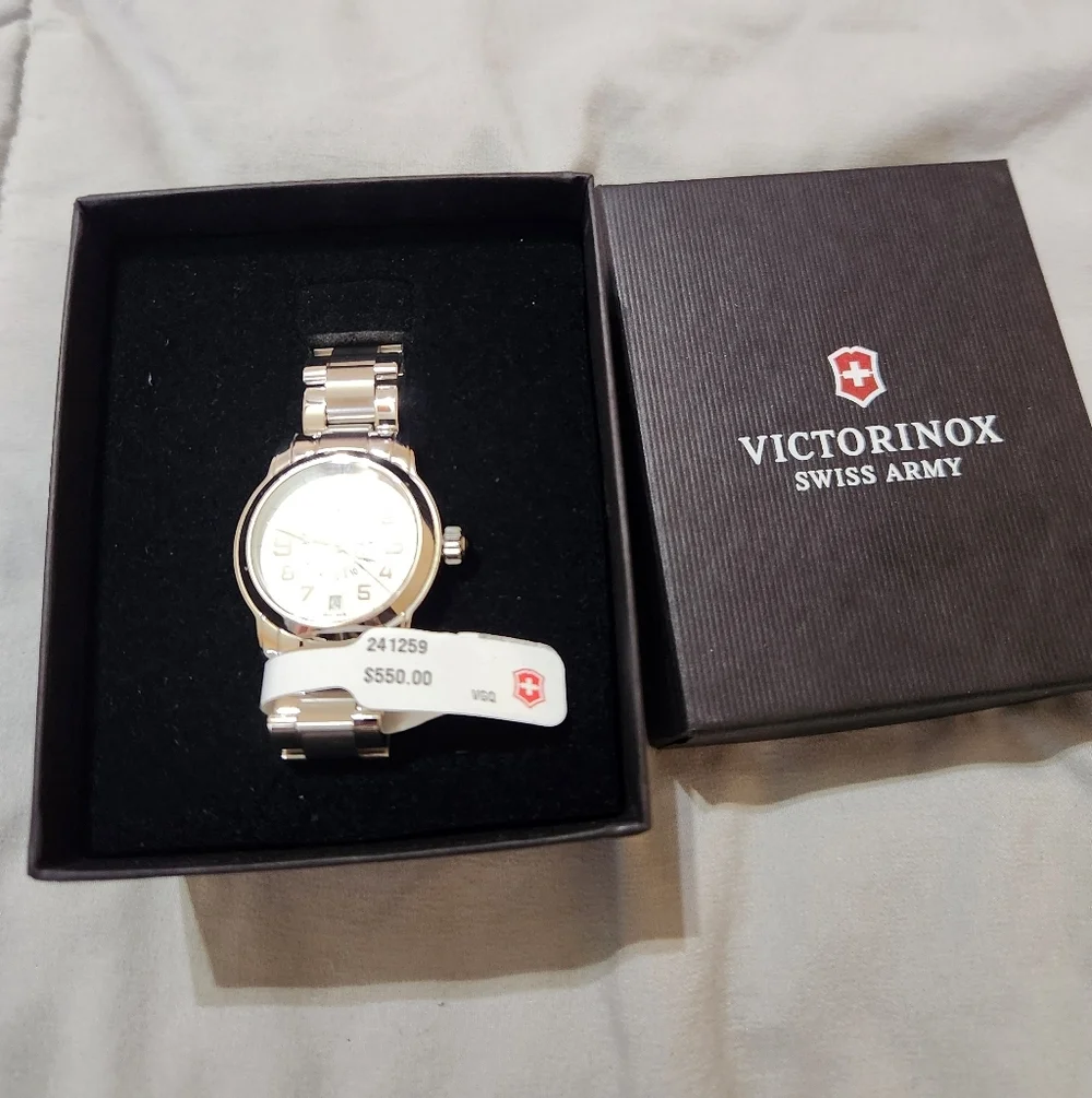 Victorinox Swiss Army Vivante Dual Time Watch 241259